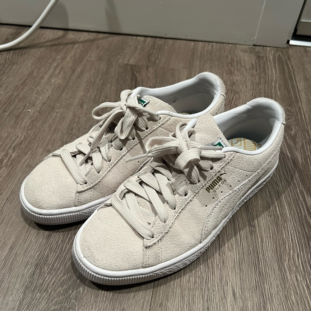 Puma Classic Suede Sneakers in Light Beige